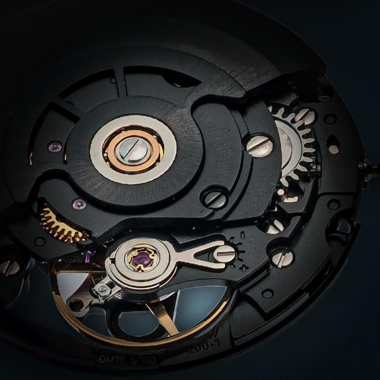 Pourquoi j’ai choisi le mouvement Sellita SW200-1 Semi-Squelette noir pour la KWR XCT-1