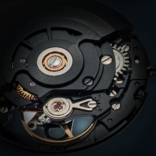 Pourquoi j’ai choisi le mouvement Sellita SW200-1 Semi-Squelette noir pour la KWR XCT-1